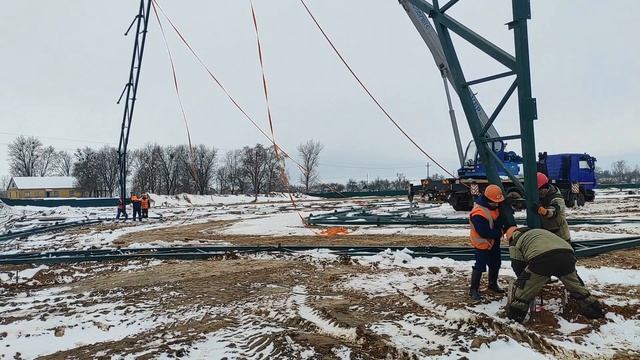 Монтаж метало конструкций! Кран МАЗ, погрузчик Weidemann 3080LPT смотреть онлайн