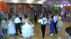 вход на выпускной Ромашковое поле