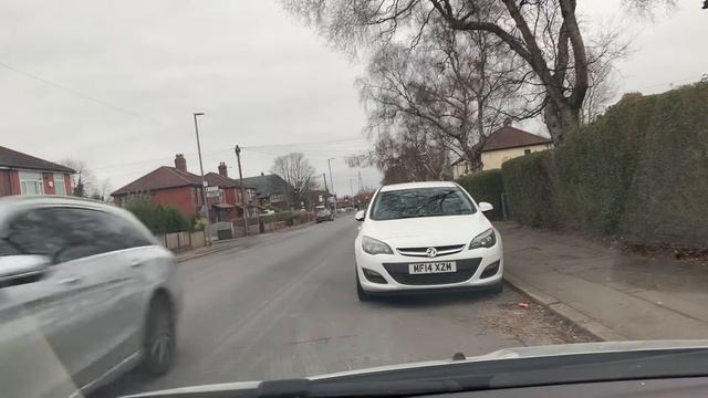 pull up on the right-hand side of the road, reverse for 2 car lengths and rejoin the traffic смотреть онлайн