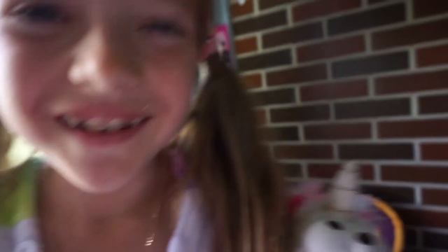 Превращаемся в единорогов с сестрой! Как живут единороги? смотреть онлайн