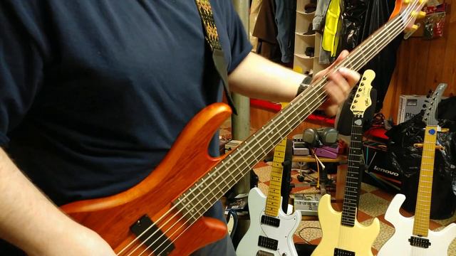 Schecter Stiletto Studio 5 (NEW BASS DAY JAM!)