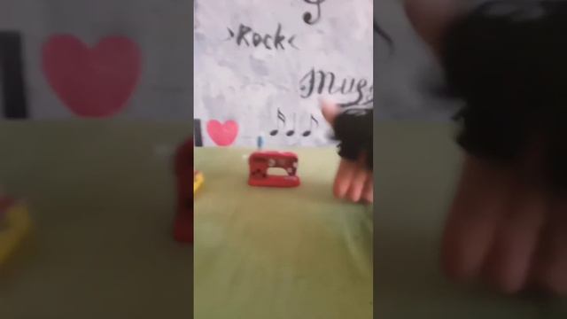 мини-швейная машинка к ней нитки. Сделана своими руками✋. 31.5.23г смотреть онлайн