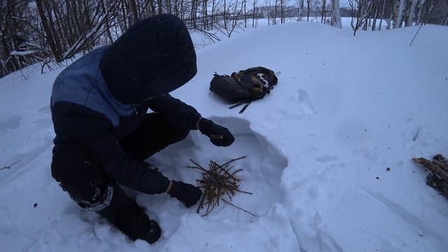 Lit a fire or not.How to light a fire in winter? #camp #camping смотреть онлайн
