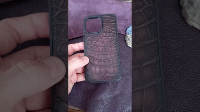 Чехол для телефона IPhone 15. Итальянская кожа крокодила. Ручная работа. смотреть онлайн
