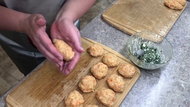 Рыбные котлеты! Два варианта, с начинкой и в сливочном соусе! СОЧНЫЕ и ОЧЕНЬ ВКУСНЫЕ! смотреть онлайн
