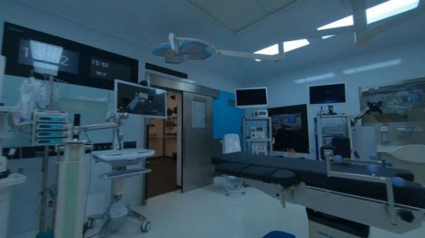 FPV дрон залетает в офис российской медтех компании - Медицинские Системы Визуализации.