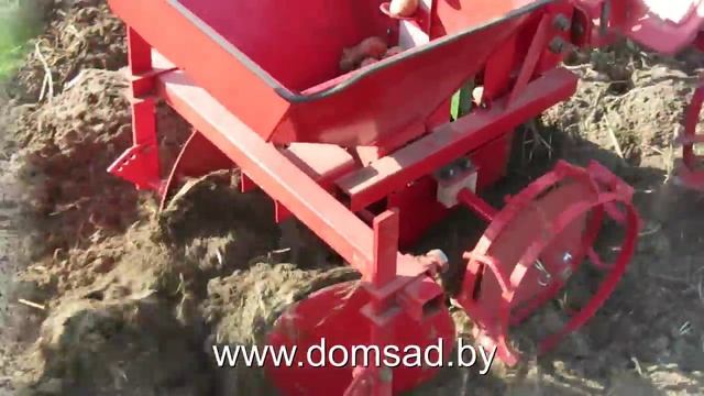 Посадка картофеля с помощью мотоблока 