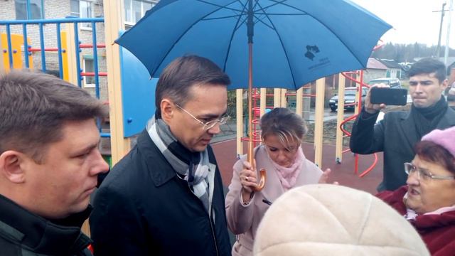 Злоупотребление служебным положением и бегство чиновника от народа смотреть онлайн