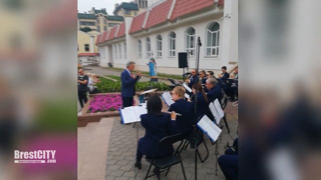 Танцы на Советской в Бресте. Июнь 2021 смотреть онлайн