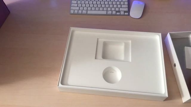 MacBook Pro 2017 Unboxing + Setup ?