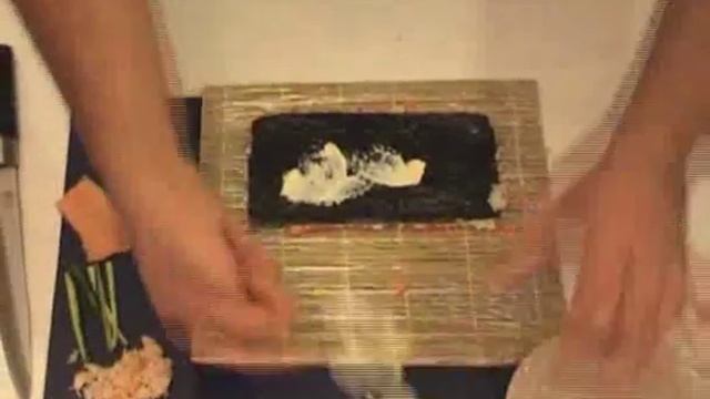 Готовим вместе. Урамаки с икрой. Видео урок. смотреть онлайн