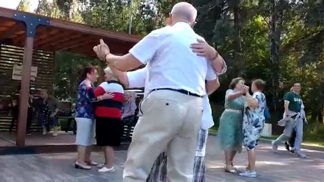 Парк Кузьминки танцы и песни под гармонь 09.08.20 смотреть онлайн