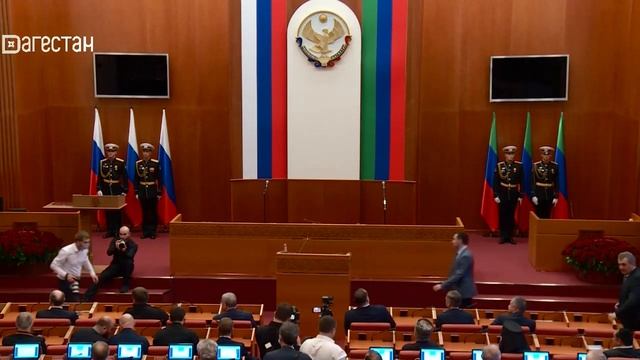 Церемония вступления в должность главы РД Сергея Меликова смотреть онлайн