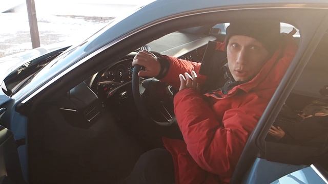 На что способен Porsche Taycan Turbo на льду? Джимкана на электричке в -20! смотреть онлайн
