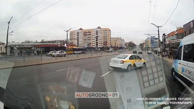 ДТП маршрутки и такси на автовокзале Гродно. Кто виноват? смотреть онлайн