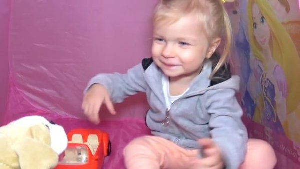 Арсений заболел. София помогает брату БРОС ШОУ выздороветь. Софунья Шалунья