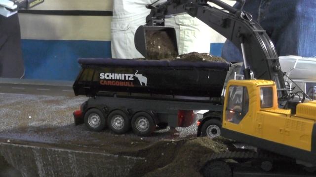 BEST OF RC TRUCK EVENT - 1:32 SIKU CONTROL RC TRUCKS, EXCAVATORS, DUMPER, DOZER ON DIORAMA