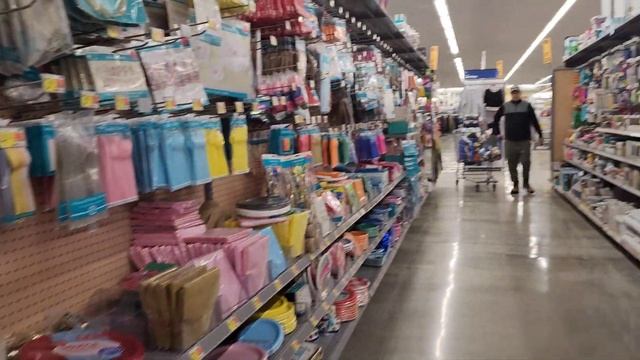 Walmart - выбираем подарочки и сладости детишкам в садик на день рождения Эльзы смотреть онлайн