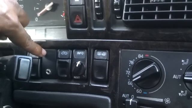 Volvo 850, S70, V70 Dash lights, switches, features and accessories - VOTD смотреть онлайн