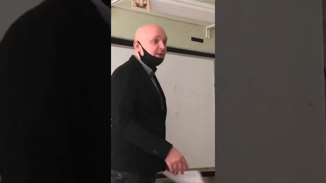 Почему Катька "жрала" шоколад Миньон? Шутка поэмы "12" Блока смотреть онлайн