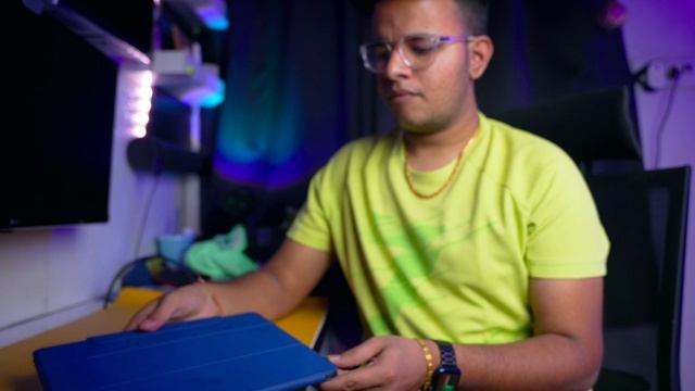 ESR Magnetic Cover for iPad Pro (Better than Apple's SmartFolio Case)??? | CyberScene смотреть онлайн