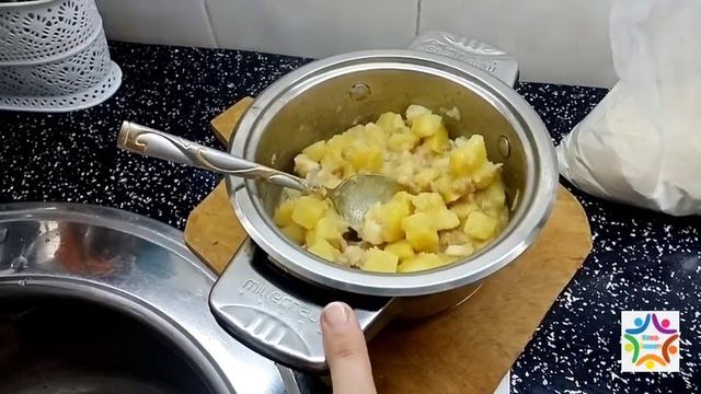 ВЛОГ/БУДНИ МАМЫ С ДЕТЬМИ/ВАРЕНИКИ С КАРТОШКИ смотреть онлайн