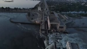 видео разрушенной Каховской ГЭС в Херсонской области.