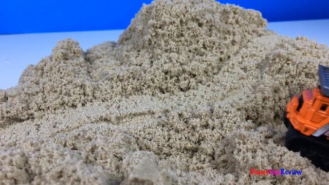 PLAY WITH KINETIC SAND AND MIGHTY MACHINES CAT CONSTRUCTION DUMP TRUCK STEAM ROLLER & MATCHBOX CARS смотреть онлайн