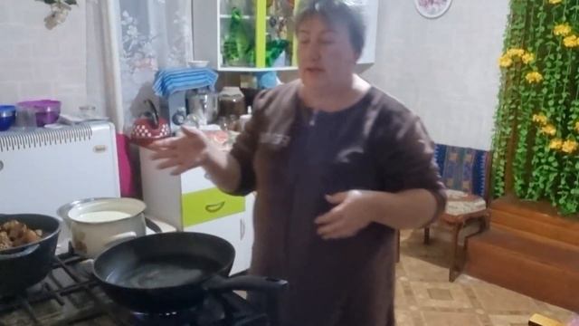 Тушёная свинина с грибам и макароны.Кускус на домашнем молоке  и жареные семечки.