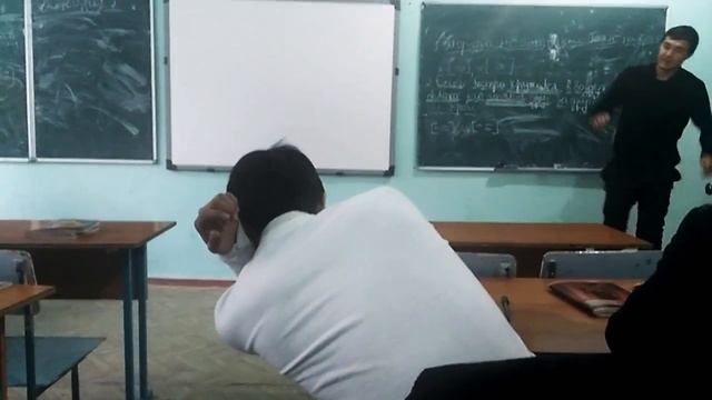 Каратэ парень показывает не реально форму смотреть онлайн