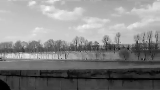 Paris s'éveille смотреть онлайн