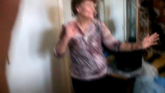 Бабушки танцуют под репчик!!! ;=) смотреть онлайн