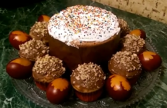 Пасхальные кексы с шоколадной верхушкой - вкусные, нежные, очень простые и быстрые в приготовлении. смотреть онлайн