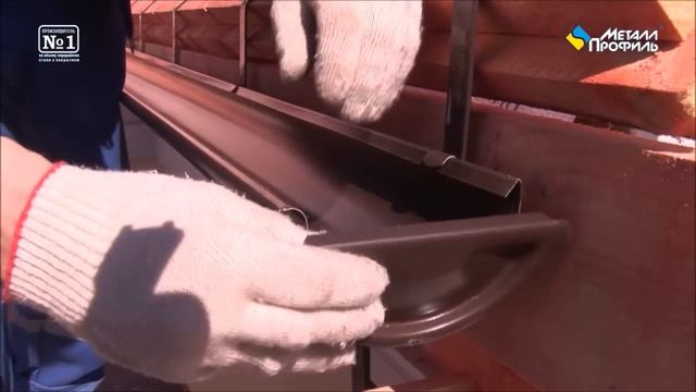 Монтаж карнизной планки и крюков для водостоков смотреть онлайн