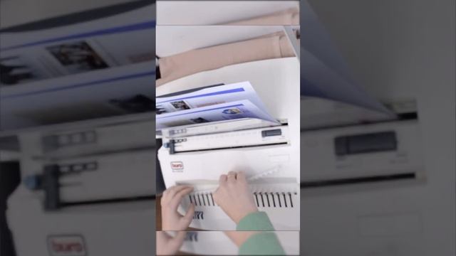 Переплет документа на пластиковую пружину #shorts смотреть онлайн