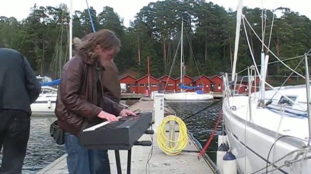 ансамбль "Flash Royal" репетирует на острове Мариенхамн смотреть онлайн