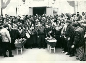 А на кладбище всё спокойненько......