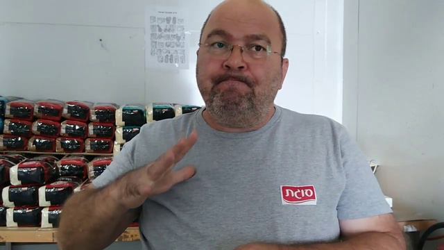 Как объясниться в ресторане, где все официанты глухие смотреть онлайн
