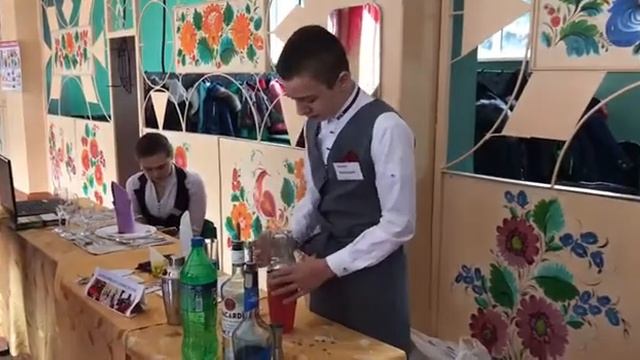 У Першотравенському ліцеї виховують нове покоління барменів смотреть онлайн