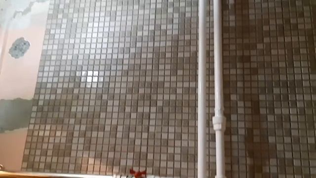 Как клеить ПВХ панели. Плитка ПВХ в ванной. Ремонт ванной комнаты. Ремонт в туалете. Хрущевка. смотреть онлайн