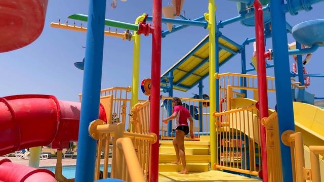 SCP ГОРКА ПОЖИРАТЕЛЬ В АКВАПАРКЕ СЪЕЛА СЕСТРУ смотреть онлайн