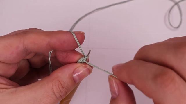 шнур ГУСЕНИЧКА без ХВОСТА. Как заправить конец нити в мотив гусеничку. смотреть онлайн