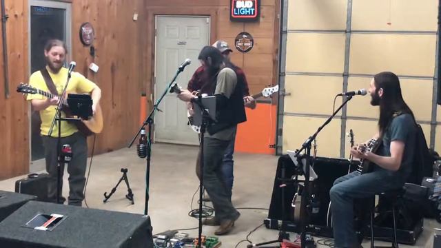 Trashgrass Troubadours 2/16/19 Muleskinner Blues soundcheck смотреть онлайн