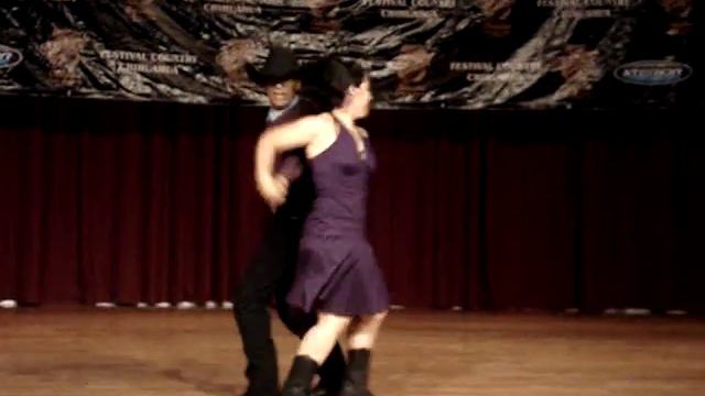 Diana y Emilio - Concurso de Baile 2009 2da canción (Espuelas Doradas) смотреть онлайн