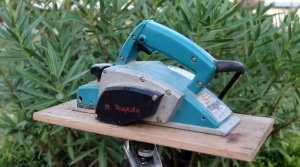 Электрический рубанок Makita