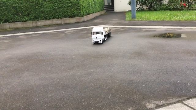 Hercules Hobby 1/14 Scale Actros 3363 first outdoor test drive: Arduino DIY Sound & Lightcontroller смотреть онлайн