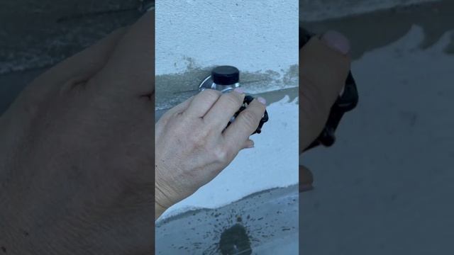 Смотрите какой кран мы сделали. Теперь вода на улице есть и зимой. #дача #строимдом #стройка #ремон смотреть онлайн