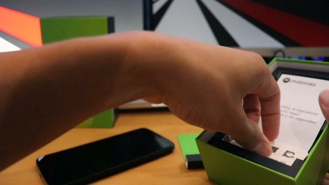 Motorola Moto G6 (Unboxing) смотреть онлайн