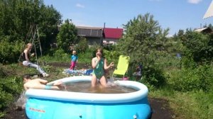 Трюки в бассейне на даче