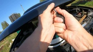 Дефлектор капота установка. Дефлектор капота на паджеро спорт.